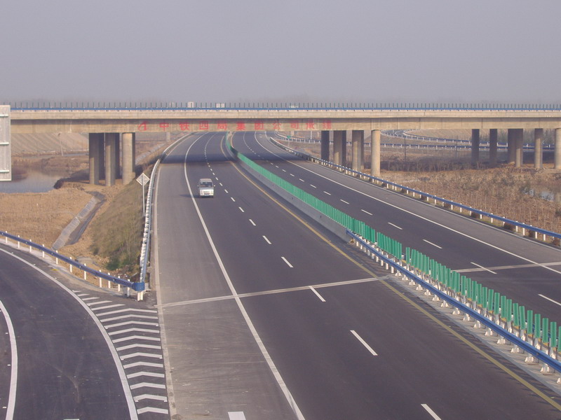 公司70＃瀝青、SBS瀝青產品用于許亳高速公路