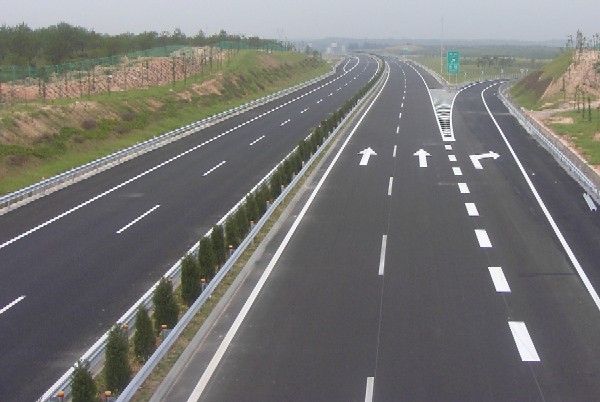 公司70＃瀝青產品用于濟徐路